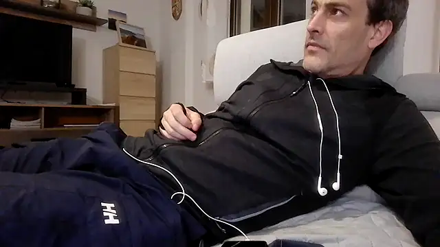 Snapshot of basquehotboy chatting on 10, 5, 2026 basquehotboy online show from 10, 5, 2026