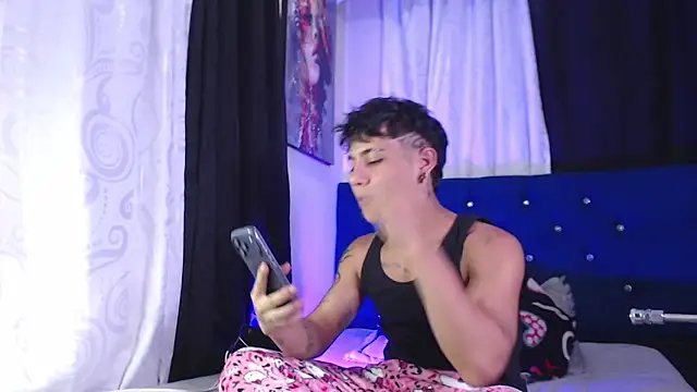 Snapshot of Sexys_Boys_Hot1 chatting on 22, 2, 2026 Sexys Boys Hot1 online show from 22, 2, 2026