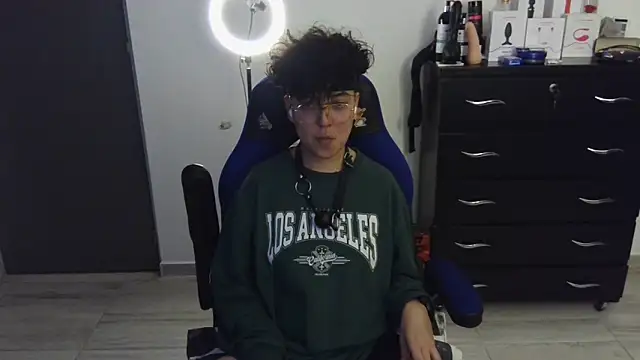 thomascooper7 online show from 14, 2, 2025