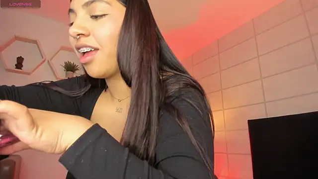 Christine Laam online show from 15, 11, 2025