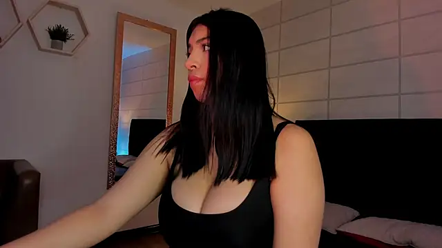 Snapshot of Christine_Laam chatting on 25, 2, 2026 Christine Laam online show from 25, 2, 2026