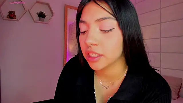 Snapshot of Christine_Laam chatting on 4, 3, 2026 Christine Laam online show from 4, 3, 2026