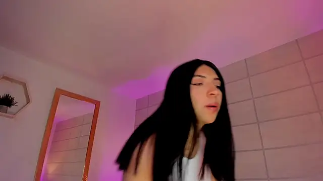 Snapshot of Christine_Laam chatting on 6, 3, 2026 Christine Laam online show from 6, 3, 2026