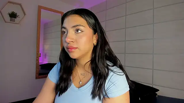 Snapshot of Christine_Laam chatting on 31, 3, 2026 Christine Laam online show from 31, 3, 2026