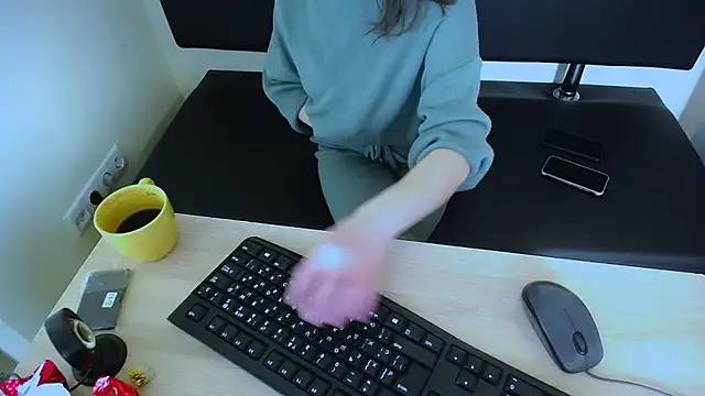 LaimaV  online show from 7, 11, 2025