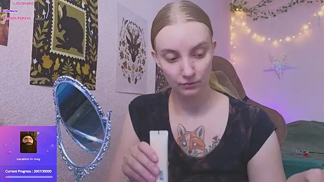 Snapshot of Fluffy_muffin_ chatting on 5, 4, 2026 Fluffy muffin online show from 5, 4, 2026