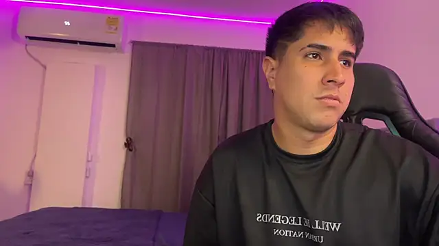 Snapshot of dereckbrownn chatting on 25, 1, 2025 dereckbrownn online show from 25, 1, 2025