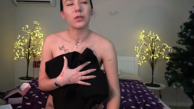 NikkiGoldSide online show from 11, 1, 2025