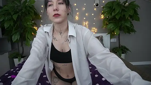 NikkiGoldSide online show from 1, 2, 2025