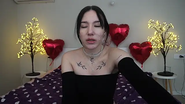 NikkiGoldSide online show from 26, 2, 2025