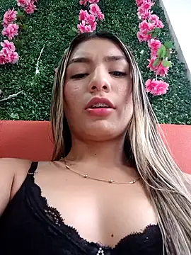 GIRL DONCELLA online show from 7, 2, 2025