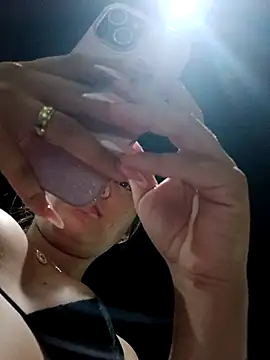 GIRL DONCELLA online show from 11, 11, 2025