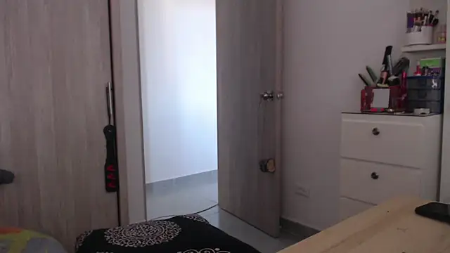 Snapshot of scarlett_diamond11 chatting on 15, 9, 2025 scarlett diamond11 online show from 15, 9, 2025