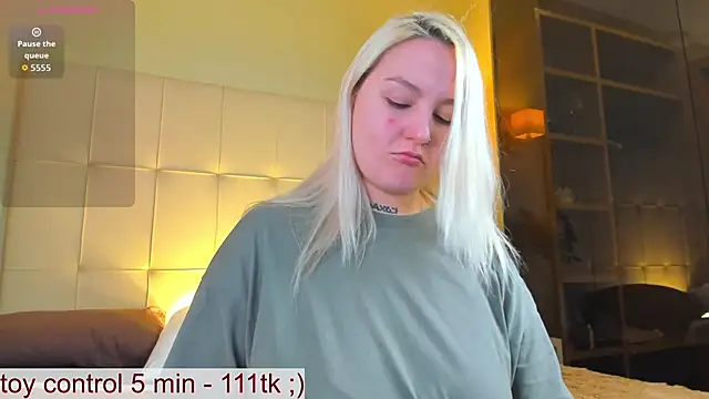 Snapshot of Debbie_Taylor chatting on 4, 4, 2026 Debbie Taylor online show from 4, 4, 2026