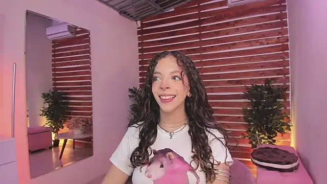 Sapphire Venuss online show from 14, 9, 2025