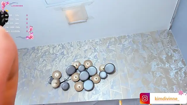 KimDevinne online show from 22, 1, 2025