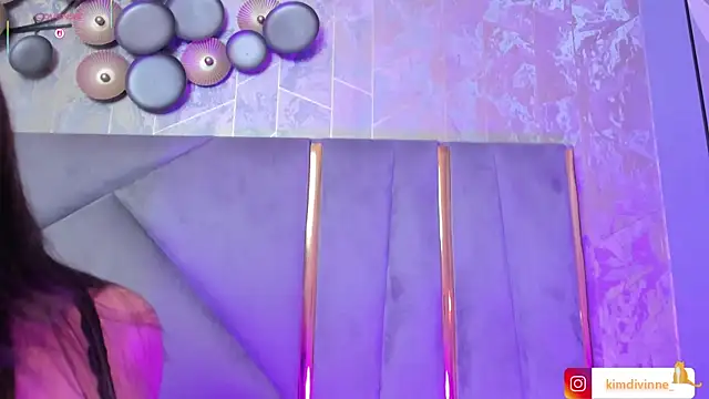 KimDevinne online show from 17, 9, 2025