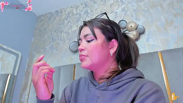 KimDevinne online show from 8, 3, 2026