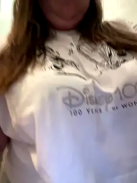 Snapshot of Chloee_ep chatting on 4, 12, 2024 Chloee ep online show from 4, 12, 2024