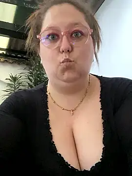 Snapshot of Chloee_ep chatting on 6, 12, 2024 Chloee ep online show from 6, 12, 2024
