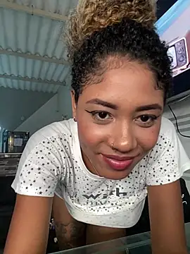 Snapshot of charlotteone chatting on 5, 3, 2025 charlotteone online show from 5, 3, 2025