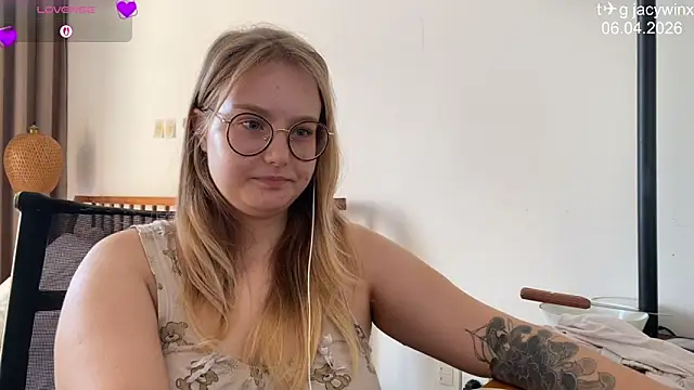 Snapshot of JacyWinslat chatting on 6, 4, 2026 JacyWinslat online show from 6, 4, 2026