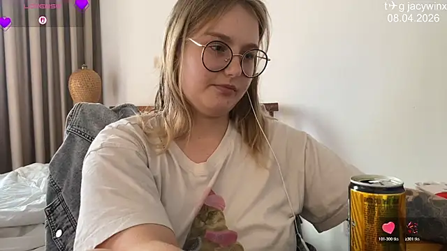 Snapshot of JacyWinslat chatting on 8, 4, 2026 JacyWinslat online show from 8, 4, 2026