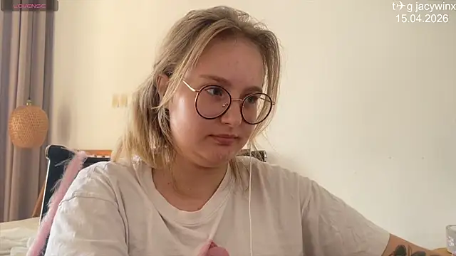 Snapshot of JacyWinslat chatting on 15, 4, 2026 JacyWinslat online show from 15, 4, 2026