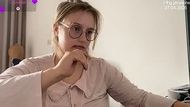 Snapshot of JacyWinslat chatting on 27, 4, 2026 JacyWinslat online show from 27, 4, 2026
