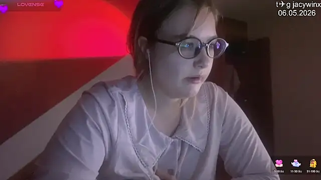 Snapshot of JacyWinslat chatting on 6, 5, 2026 JacyWinslat online show from 6, 5, 2026