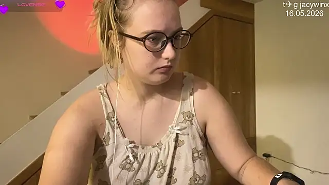 Snapshot of JacyWinslat chatting on 17, 5, 2026 JacyWinslat online show from 17, 5, 2026