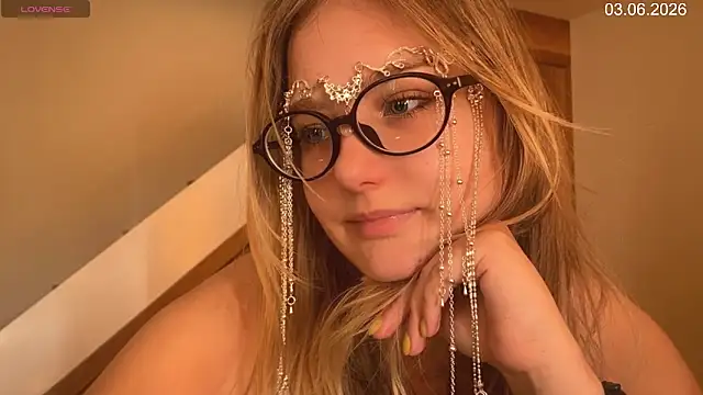 Snapshot of JacyWinslat chatting on 4, 6, 2026 JacyWinslat online show from 4, 6, 2026