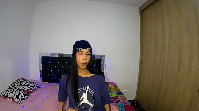 Snapshot of hot_quenn chatting on 2, 12, 2024 hot quenn online show from 2, 12, 2024