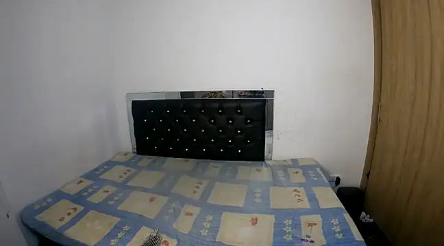 Snapshot of hot_quenn chatting on 13, 1, 2025 hot quenn online show from 13, 1, 2025