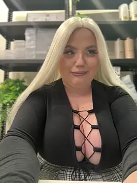 Snapshot of VladaWhite chatting on 1, 2, 2025 VladaWhite online show from 1, 2, 2025