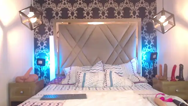 ToriJackes online show from 17, 10, 2025