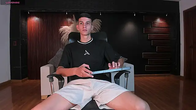 Aaron Scoot online show from 27, 12, 2024