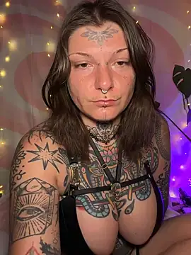 lizzardqueeen online show from 13, 3, 2026