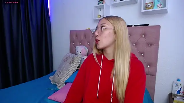 Snapshot of Soffy-brooks chatting on 21, 10, 2025 Soffy-brooks online show from 21, 10, 2025