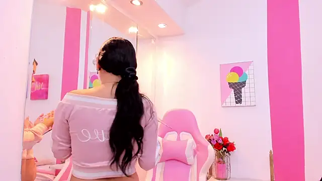 scarlette 15  online show from 30, 12, 2024