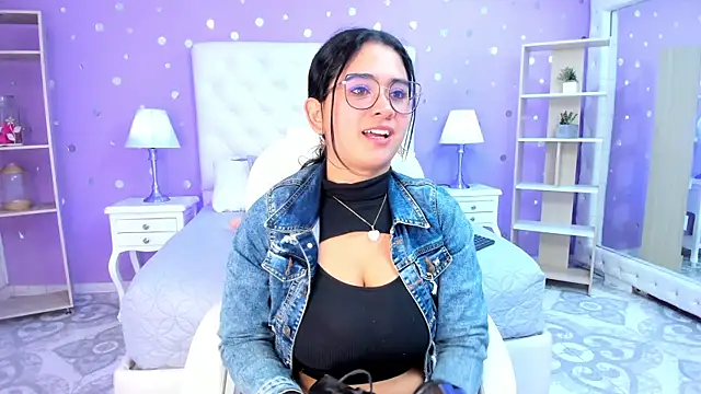 scarlette 15  online show from 11, 10, 2025