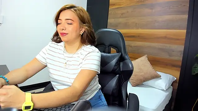 Snapshot of alma_fenix chatting on 20, 9, 2025 alma fenix online show from 20, 9, 2025