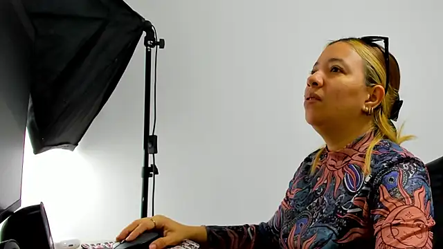 alma fenix online show from 19, 3, 2026