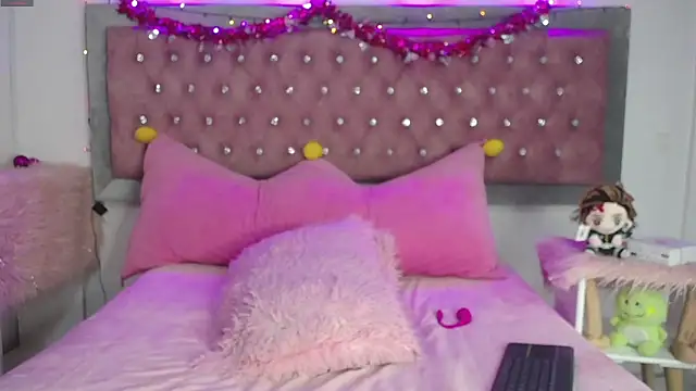 EmmaWilder online show from 20, 12, 2024