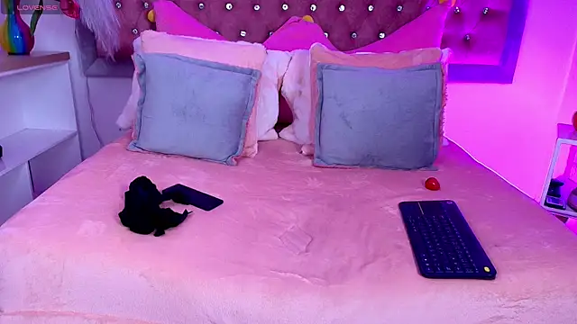 EmmaWilder online show from 24, 10, 2025