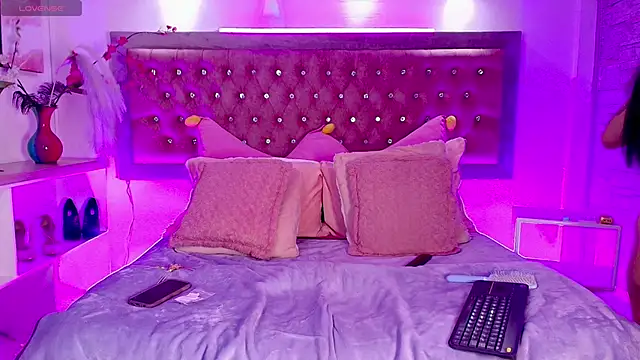 EmmaWilder online show from 19, 11, 2025