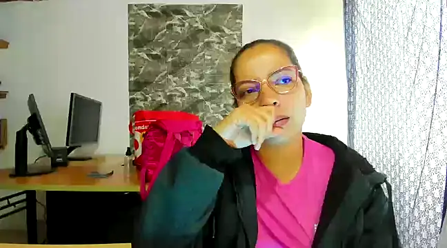 MISSLAUR4 online show from 30, 12, 2024