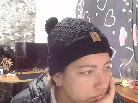 MISSLAUR4 online show from 30, 9, 2025