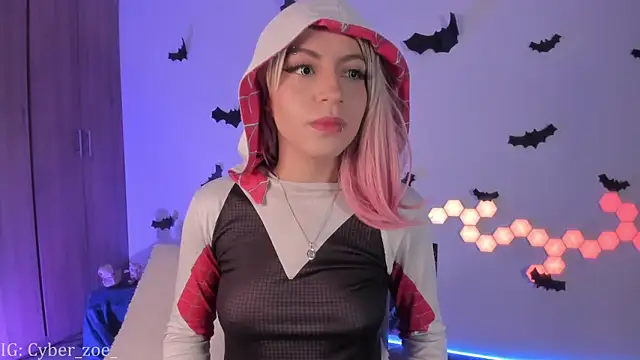 Snapshot of cyberzoe chatting on 7, 11, 2025 cyberzoe online show from 7, 11, 2025