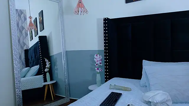 hotlatinateacher online show from 7, 11, 2025